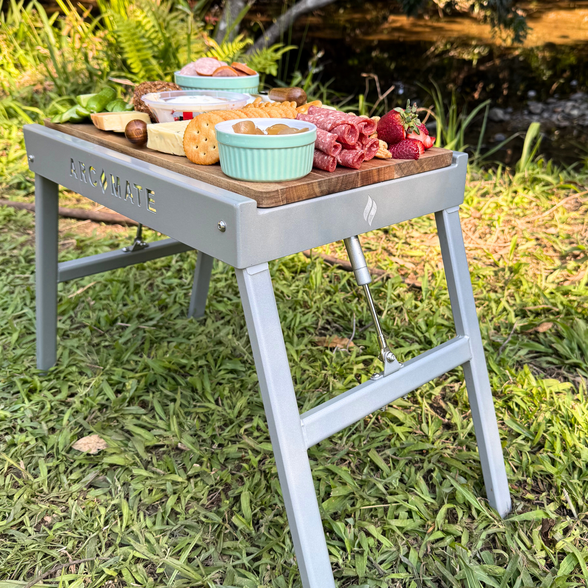 ArcMate™ Camping Table